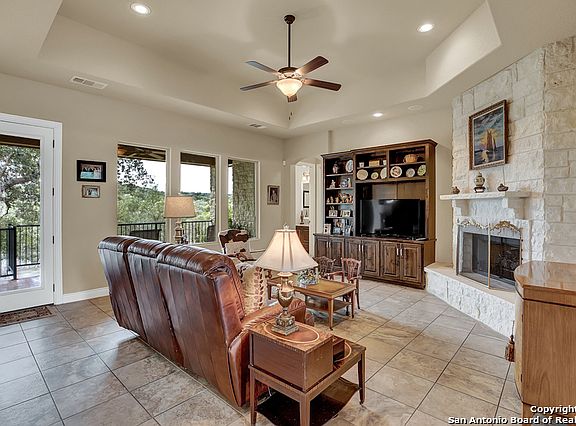 3rd image of 239 Westin Hls