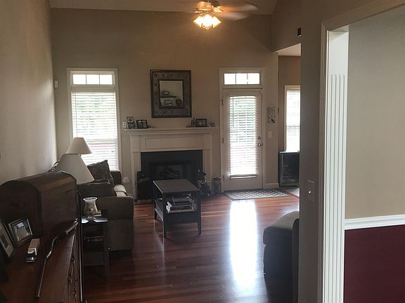 2nd image of 1029 Luton Way