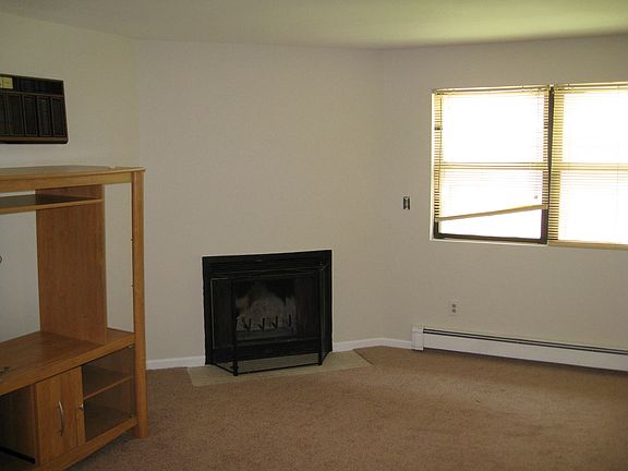 living room w/FP
