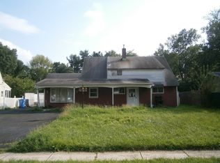 38 Roundwood Ln, Levittown, PA
