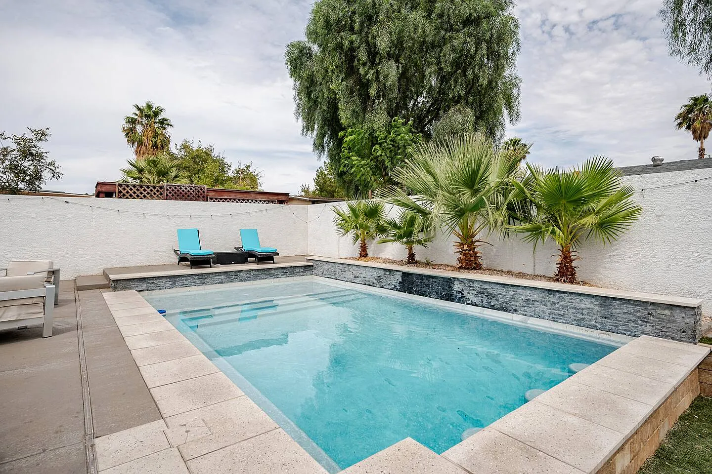 4 bed, $5,800 — Photo 1