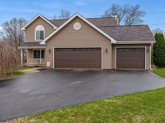 2nd image of 214 Heeren Dr