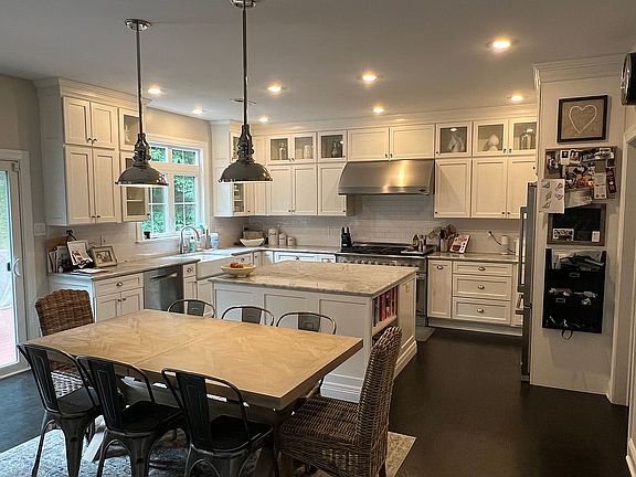 5th image of 1 Sussex Ct