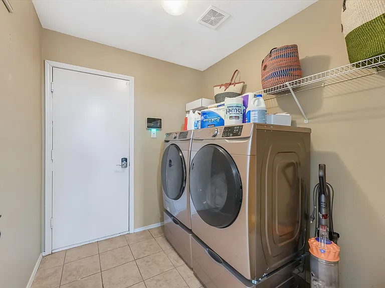 1006 Partridge Dr — Photo 3