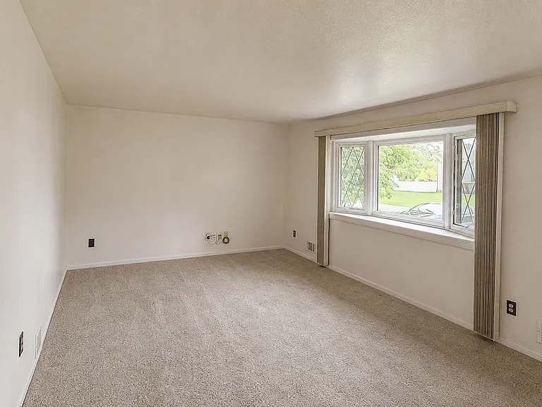 55 Galway Dr — Photo 4