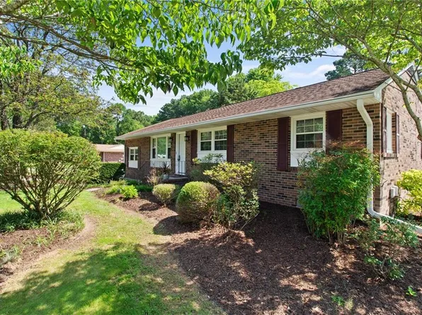 1006 Showalter Rd, Yorktown, VA 23692