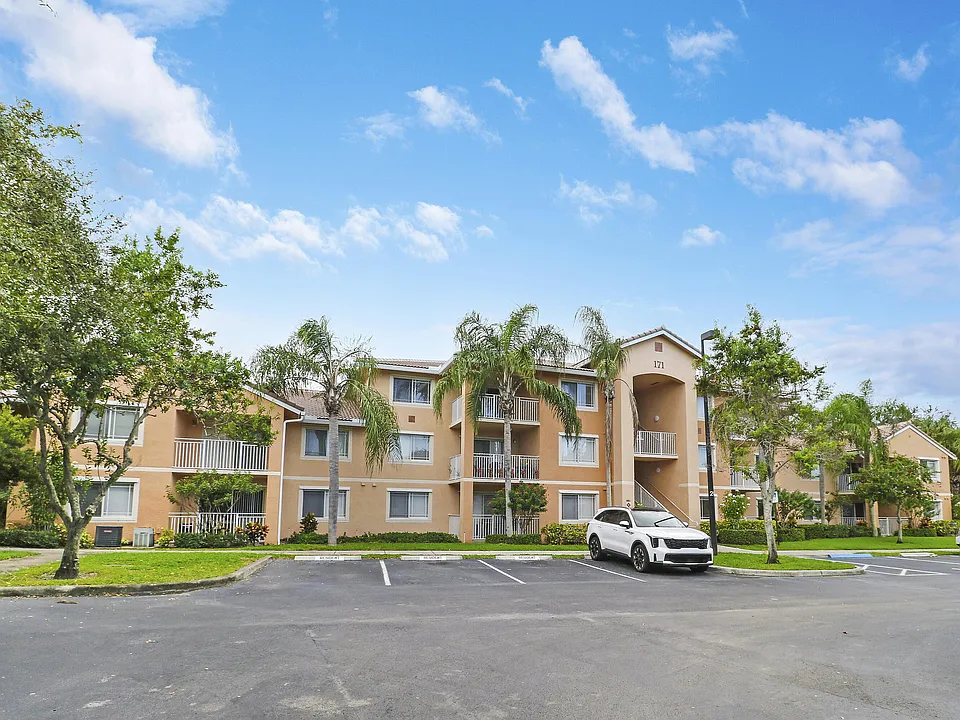 171 SW Palm Dr
