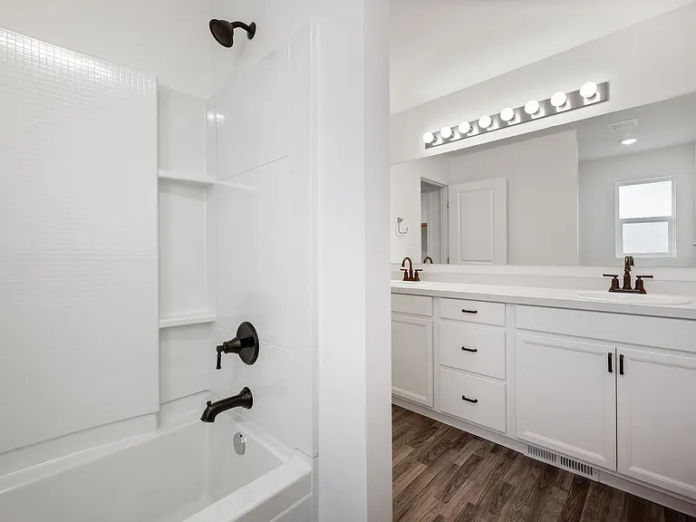 1061 Ebbets Dr SW — Photo 33