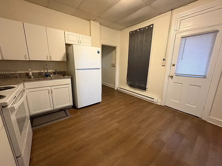 222 W Franklin St #1W — Photo 2