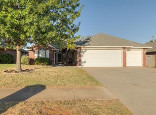 308 Eastview Dr, Yukon, OK 73099