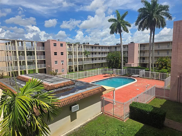 2800 NW 56th Ave #G301 — Photo 13
