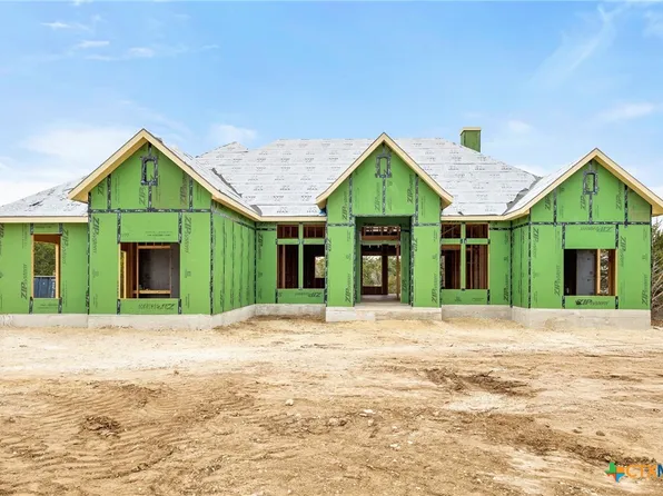 611 Parkview Pl, Canyon Lake, TX 78133