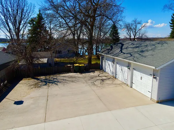 5134 E Eagle Lake Rd, Willmar, MN 56201