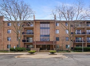 714 Walnut Dr APT 405, Darien, IL