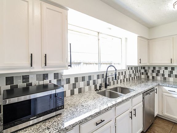 5th image of 22623 Blair Manor Ln