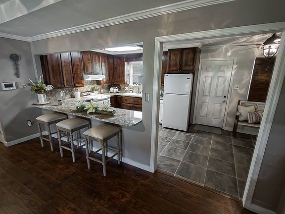 3rd image of 10143 Lake Park Ave