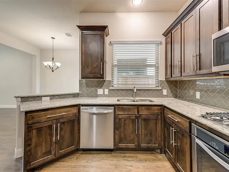 4213 Broadway Ave — Photo 5