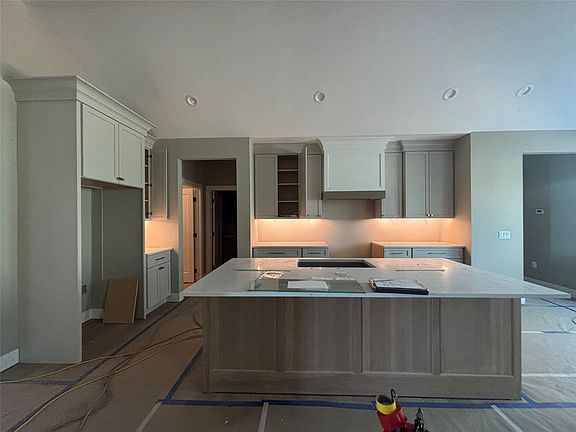 3rd image of 5314 172nd St