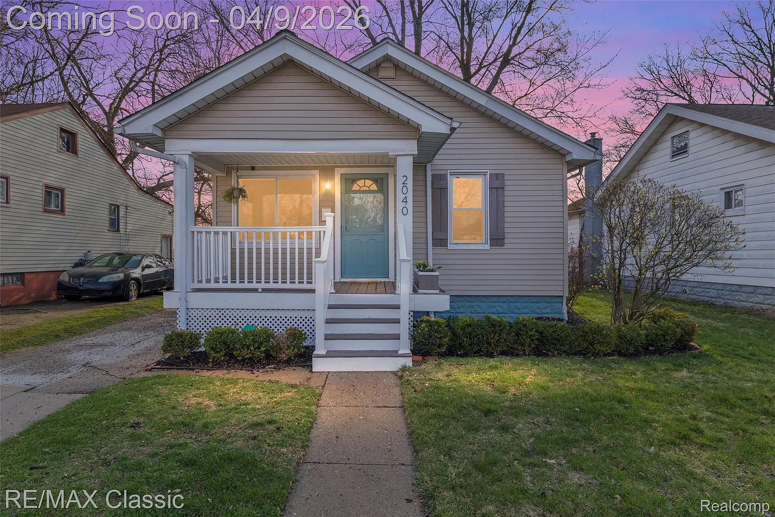 2040 Symes St photo 1