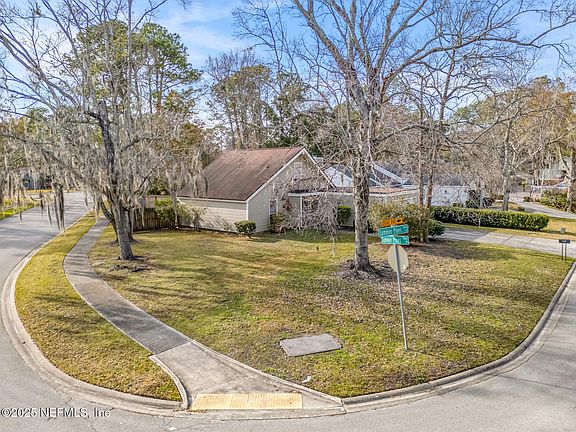 2nd image of 10176 SUMMER PINES Court