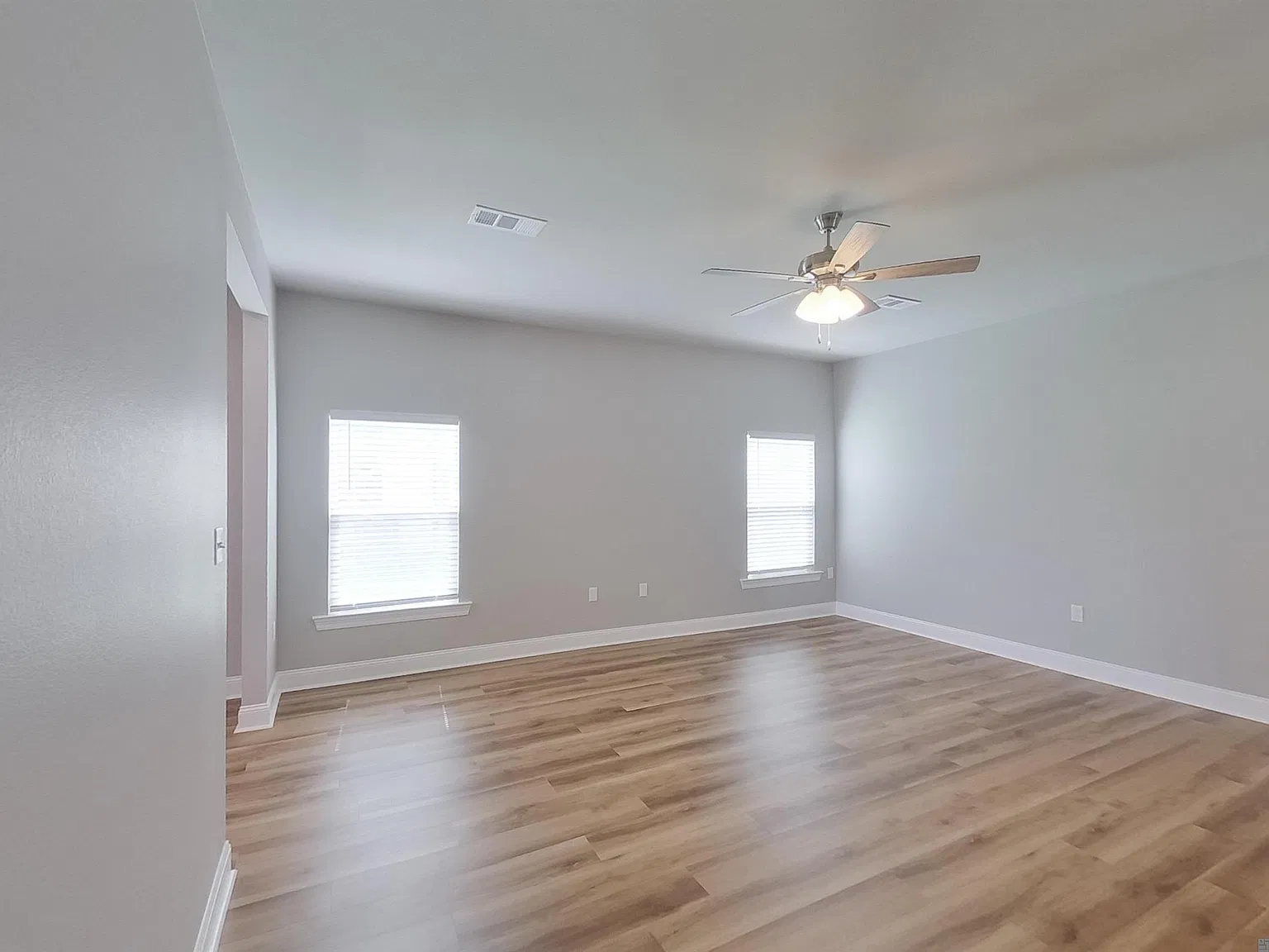 3 bed, 1618 sqft, $2,045 — Photo 2