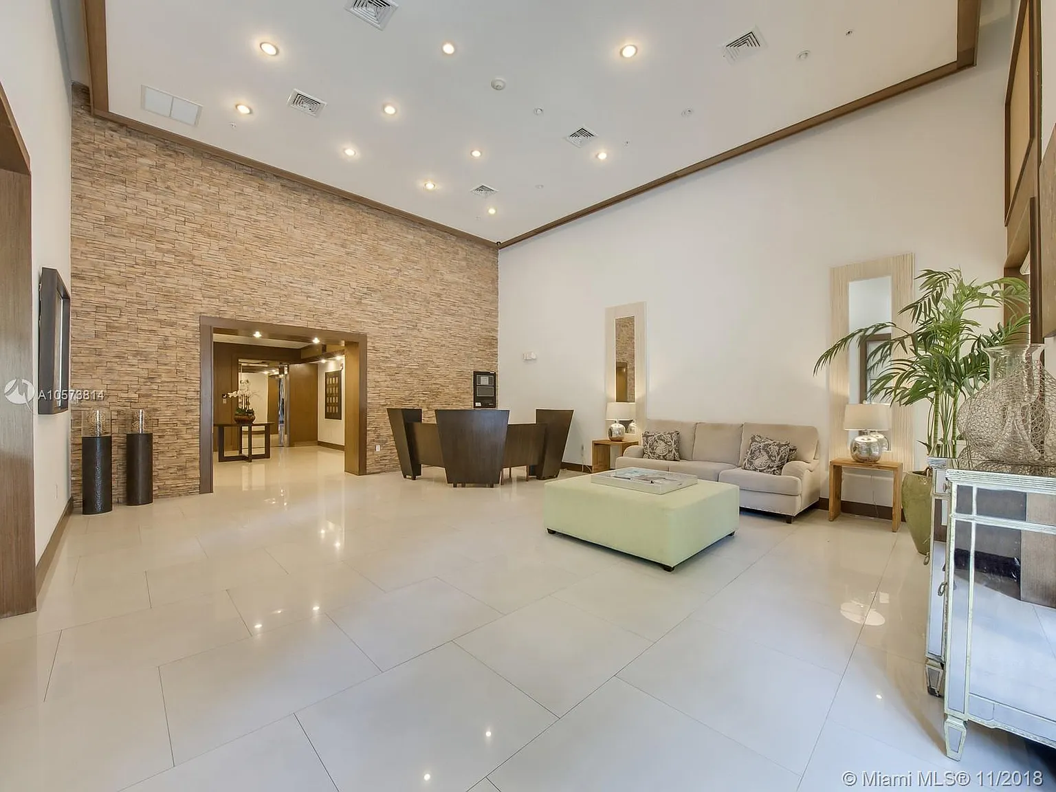 1 bed, 730 sqft, $3,500 — Photo 2