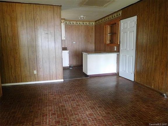 3rd image of 1023 Hoover Ave