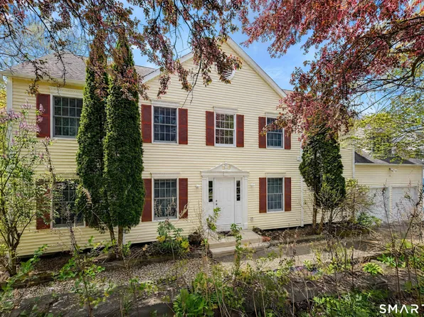 29 Tarrywile Lake Road, Danbury, CT 06810