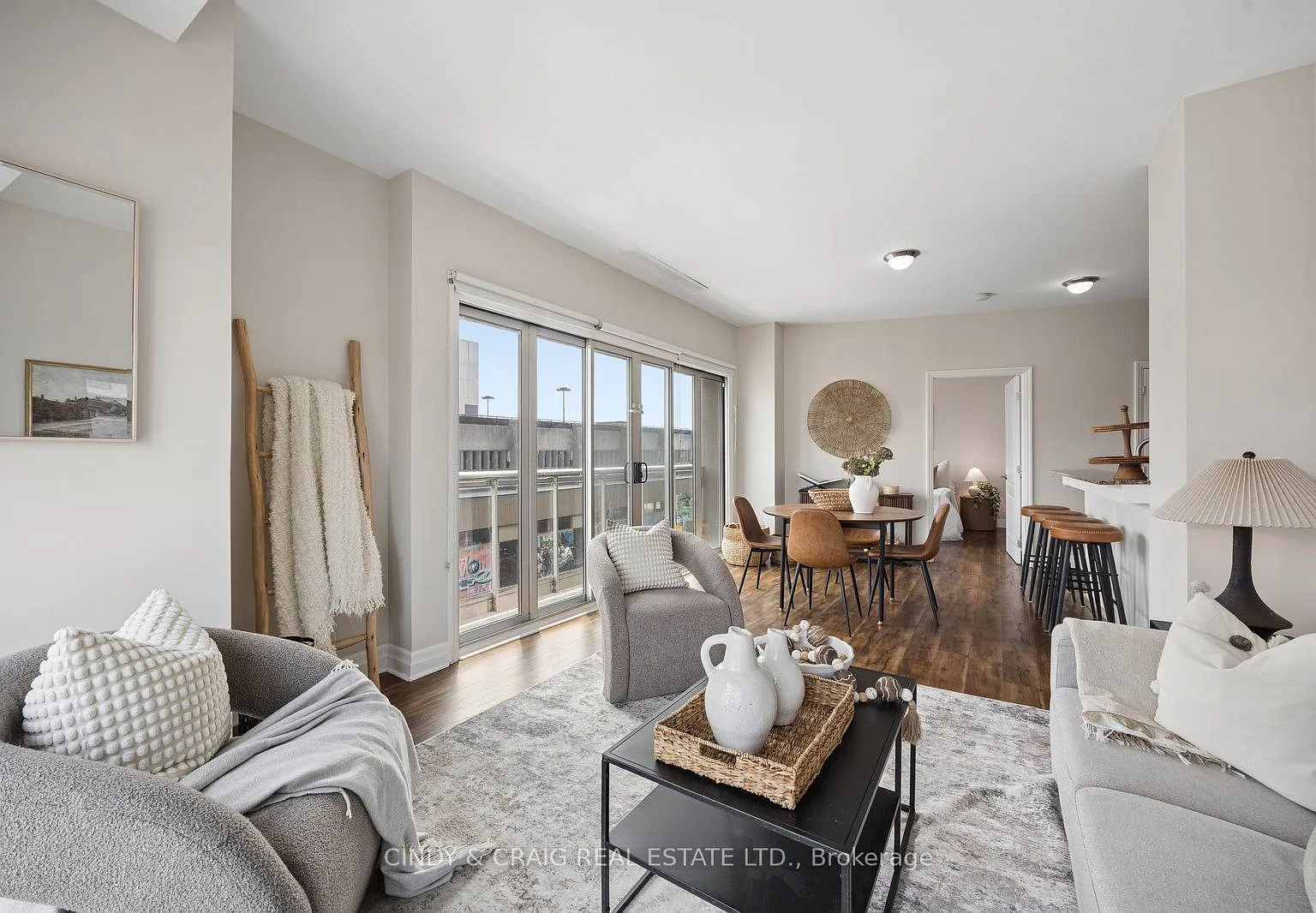 3 bed, $2,400 — Photo 4