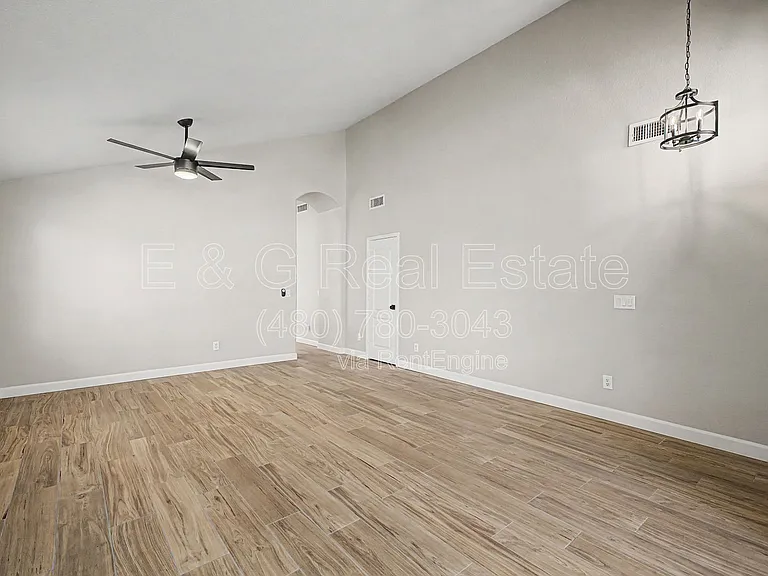 3015 S Woodruff — Photo 5
