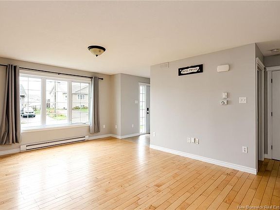 4th image of 39 Senese St