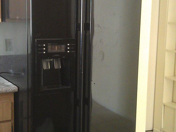 Samsung Digital Fridge with Icemaker and water filter