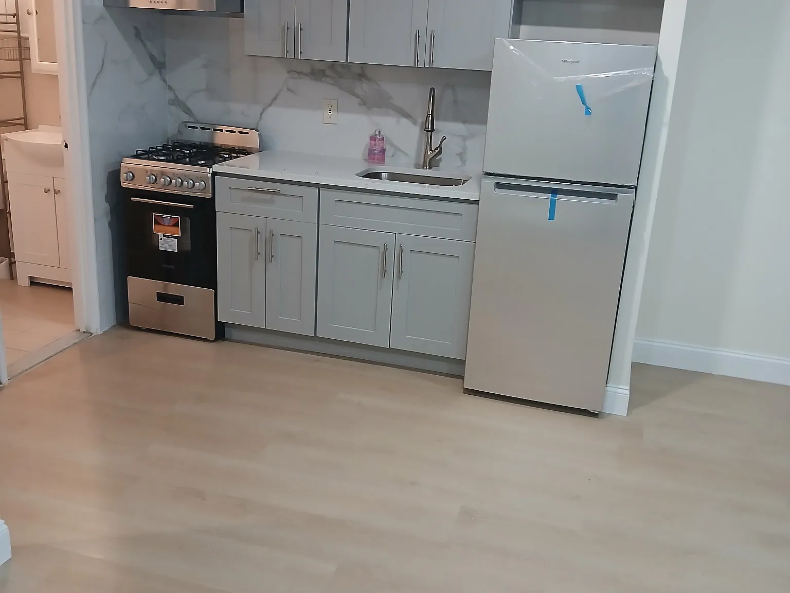 Studio, 600 sqft, $1,950 — Photo 2