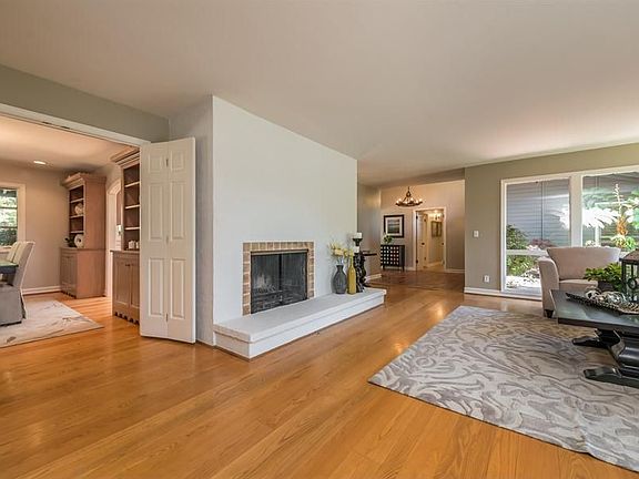 5th image of 11 Cedar Ln