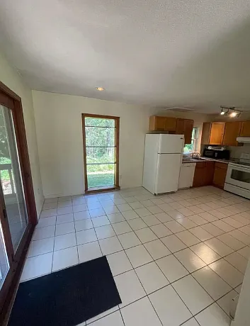469 Federal Street - B — Photo 3