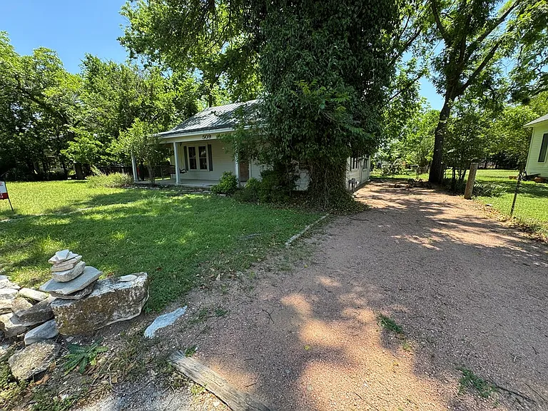 509 W Creek St — Photo 3