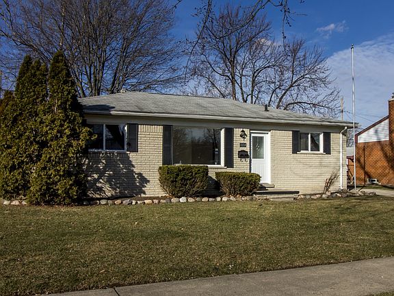 2nd image of 33334 Hunter Ave