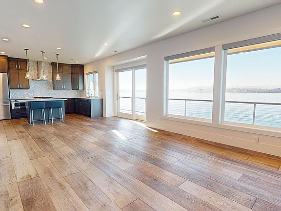 5th image of 3156 Beach Dr E