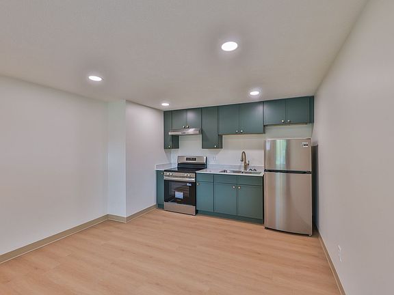 4th image of 551 Elm St #14