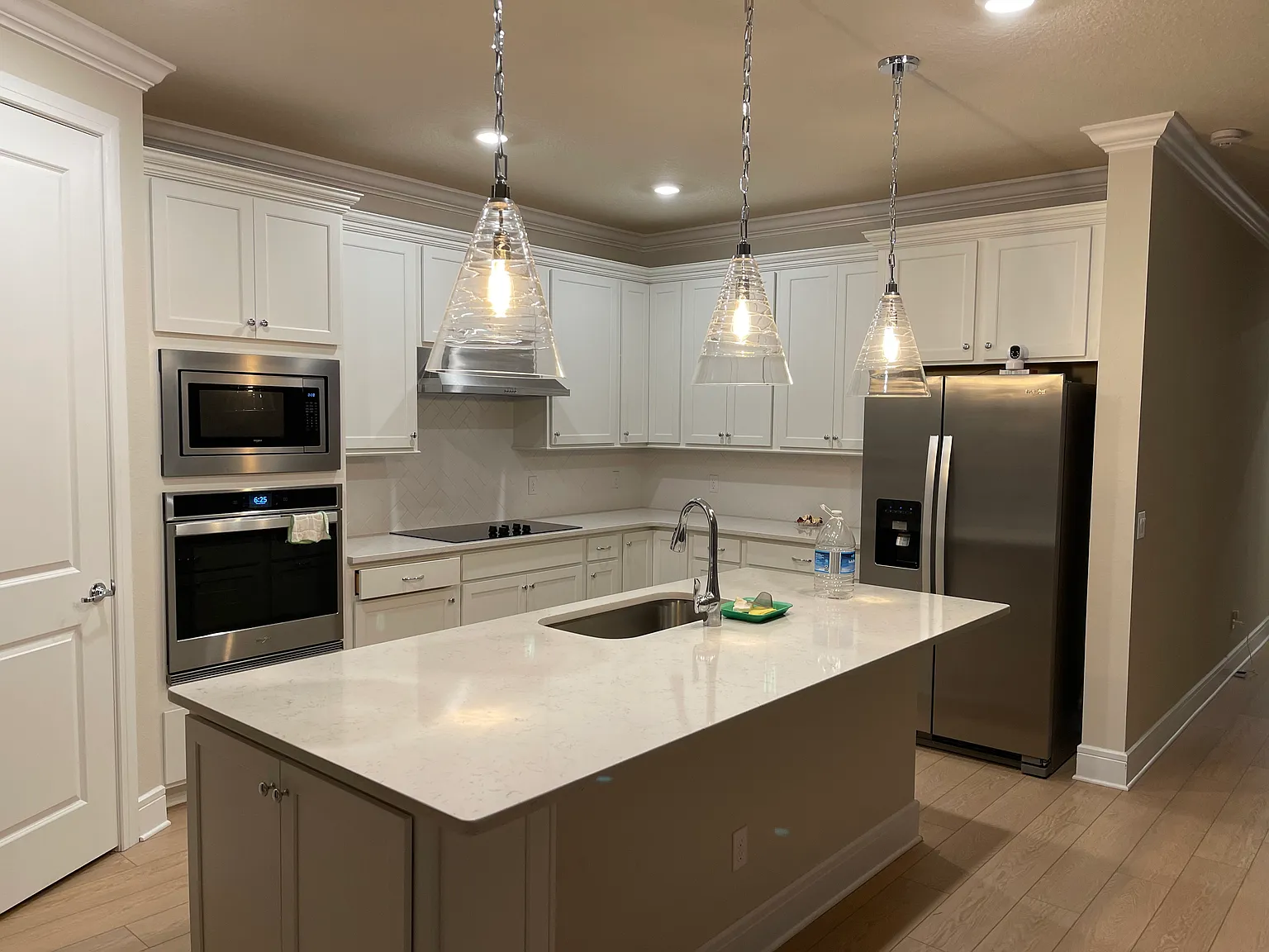 4 bed, 2258 sqft, $2,300 — Photo 4