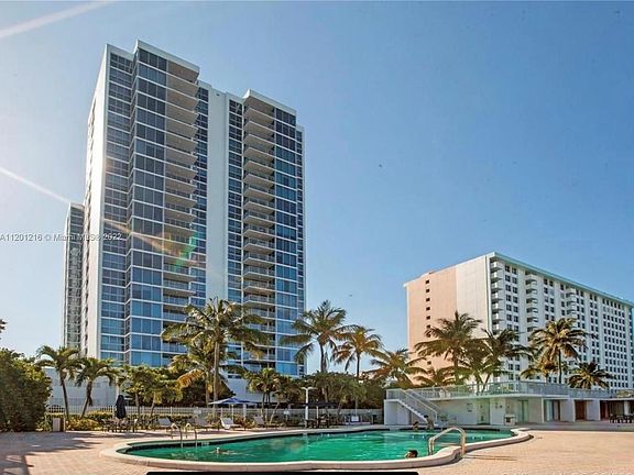 5th image of 2655 Collins Ave APT 1407