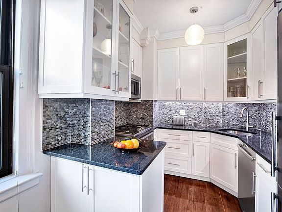 4th image of 304 W 89th St #8B