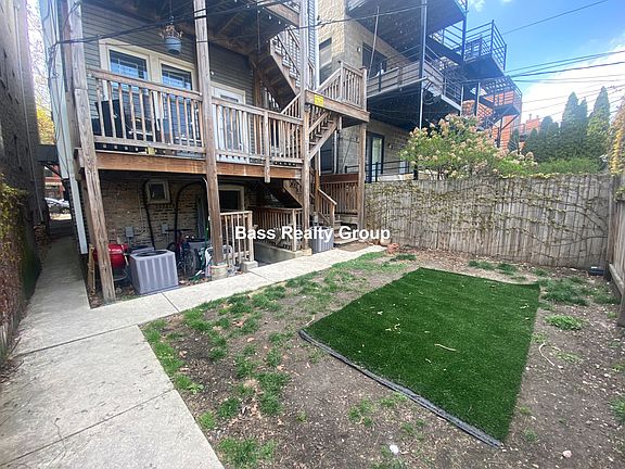 2nd image of 1075 N Hermitage Ave APT 1R