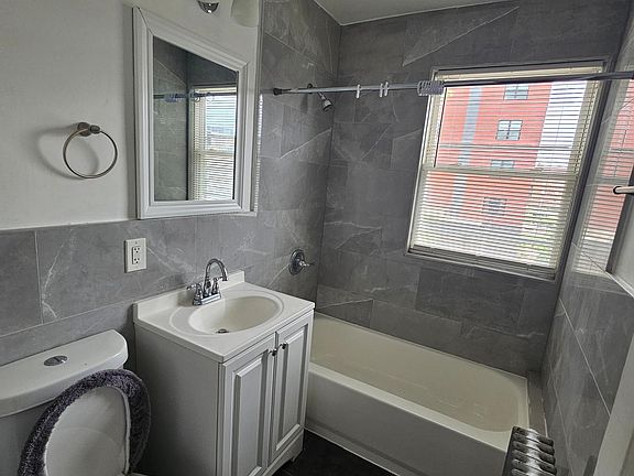 2nd image of 76 N Walnut St #1C