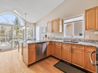 West Creek, Edmonton, AB T6J 7H2