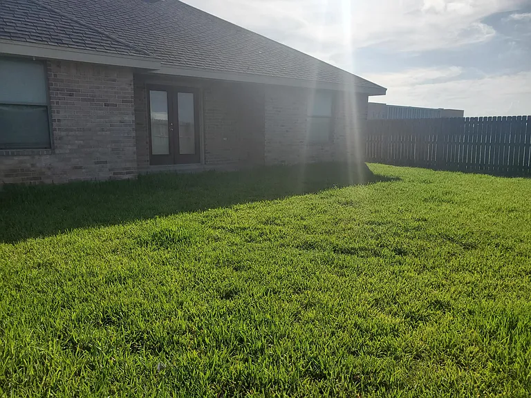 1924 Treasure Oaks Dr — Photo 4