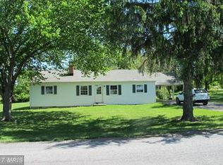 8230 Hideaway Rd, Marshall, VA 20115