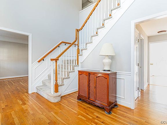 4th image of 9307 Kings Charter Dr