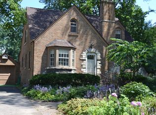 255 S Chandler Ave, Elmhurst, IL 60126