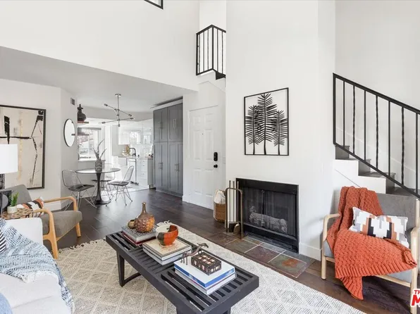 10960 Bluffside Dr APT 201, Studio City, CA 91604